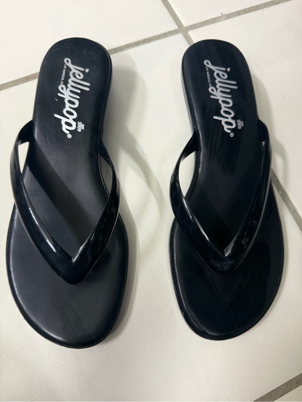 Jellypop Women's Glossy Black Jelly Thong Sandals